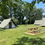 Bed and breakfast Hebergements Insolites - Etretat Aventure Les Loges (Seine-Maritime)